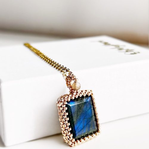 Labradorit fazettált